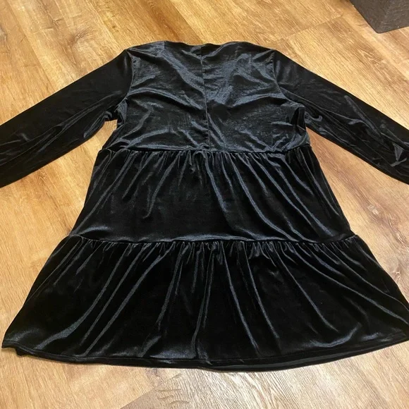 Women’s Black Velvet Dress from H&M - Picture 7 of 10